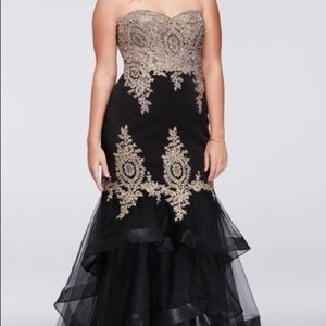 Long formal tired skirt dress.